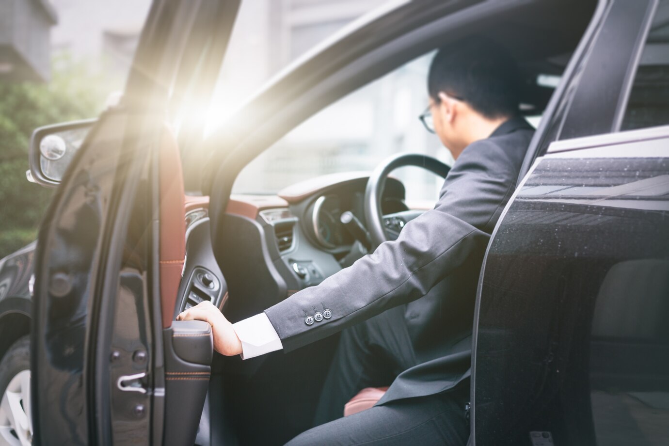 Driving or Public Transport in Japan: What’s Better for Your Lifestyle (and Your Career)?