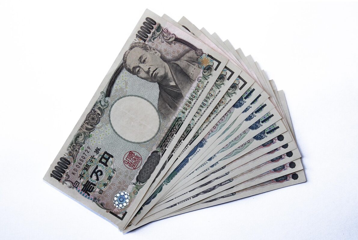 Image of money, indicating the cost of driving lessons in Japan
